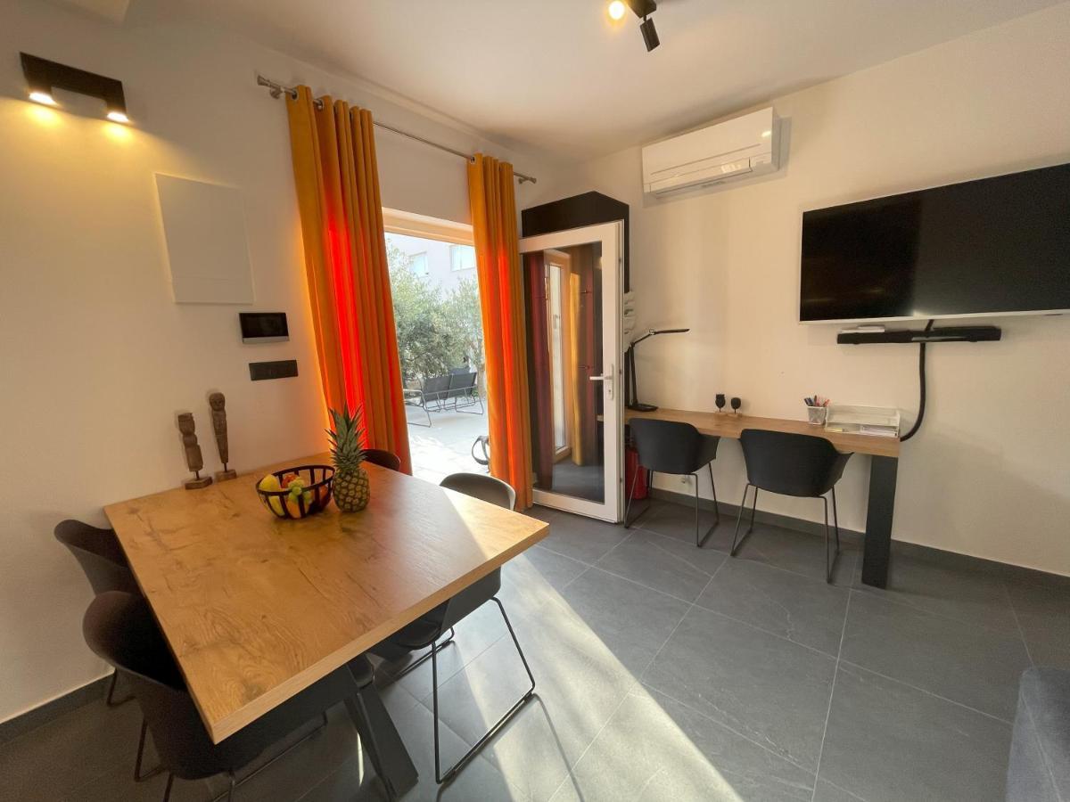 Valkane Beach Apartments Pula Extérieur photo