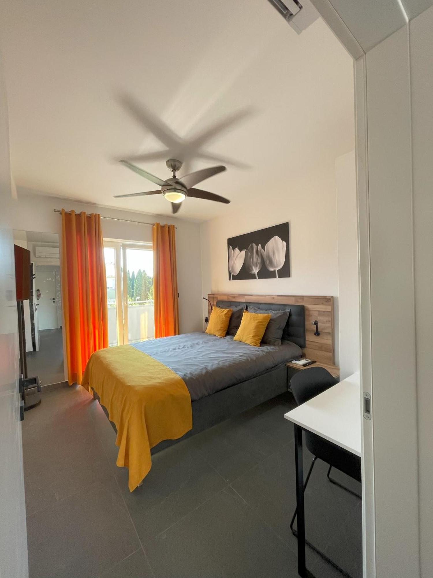 Valkane Beach Apartments Pula Extérieur photo