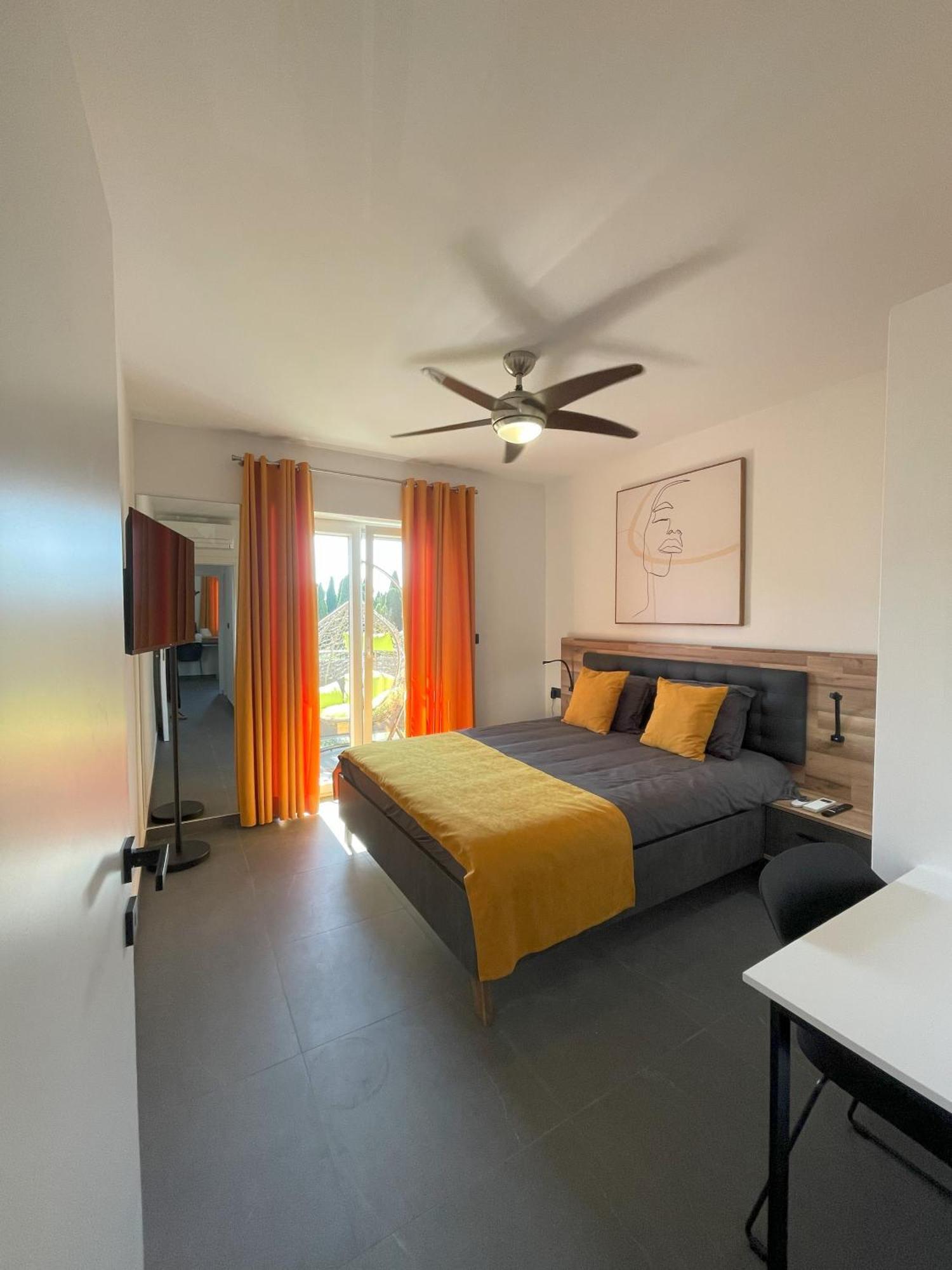 Valkane Beach Apartments Pula Extérieur photo