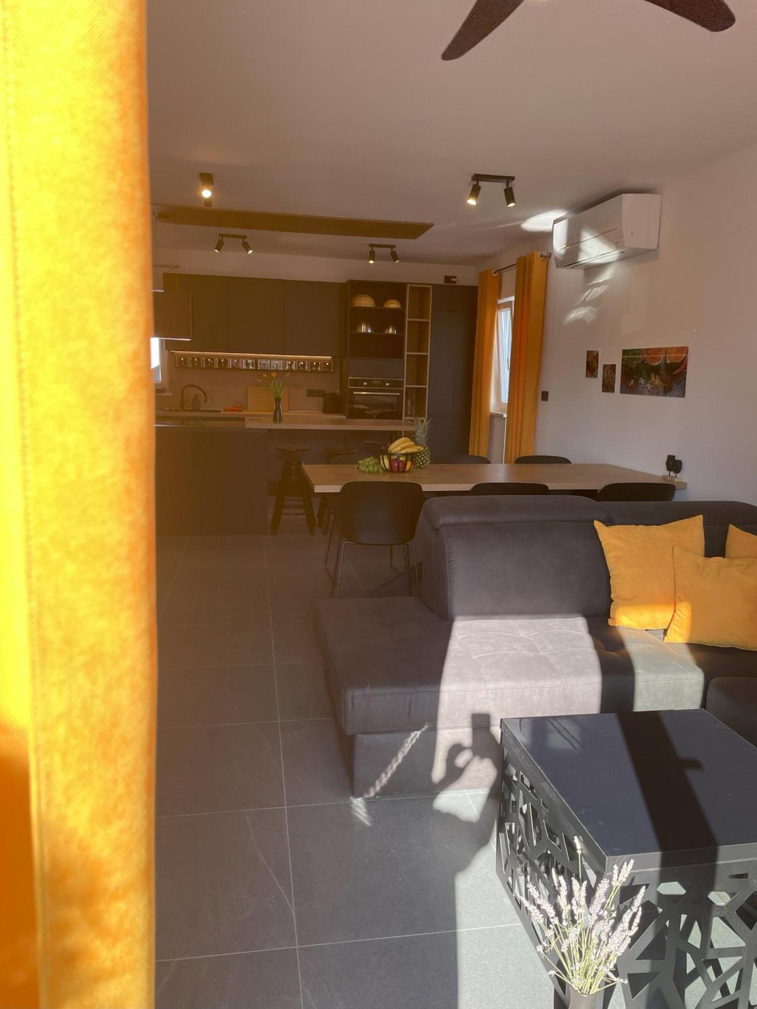 Valkane Beach Apartments Pula Extérieur photo
